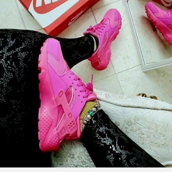 Nike Shoes - Nike Air Huarache Run Laser Fuchsia Sz 5